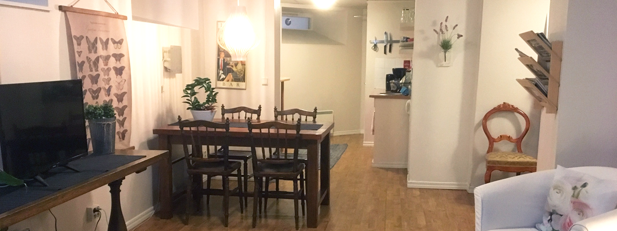 sällskapsrum, bord, stolar, pentry